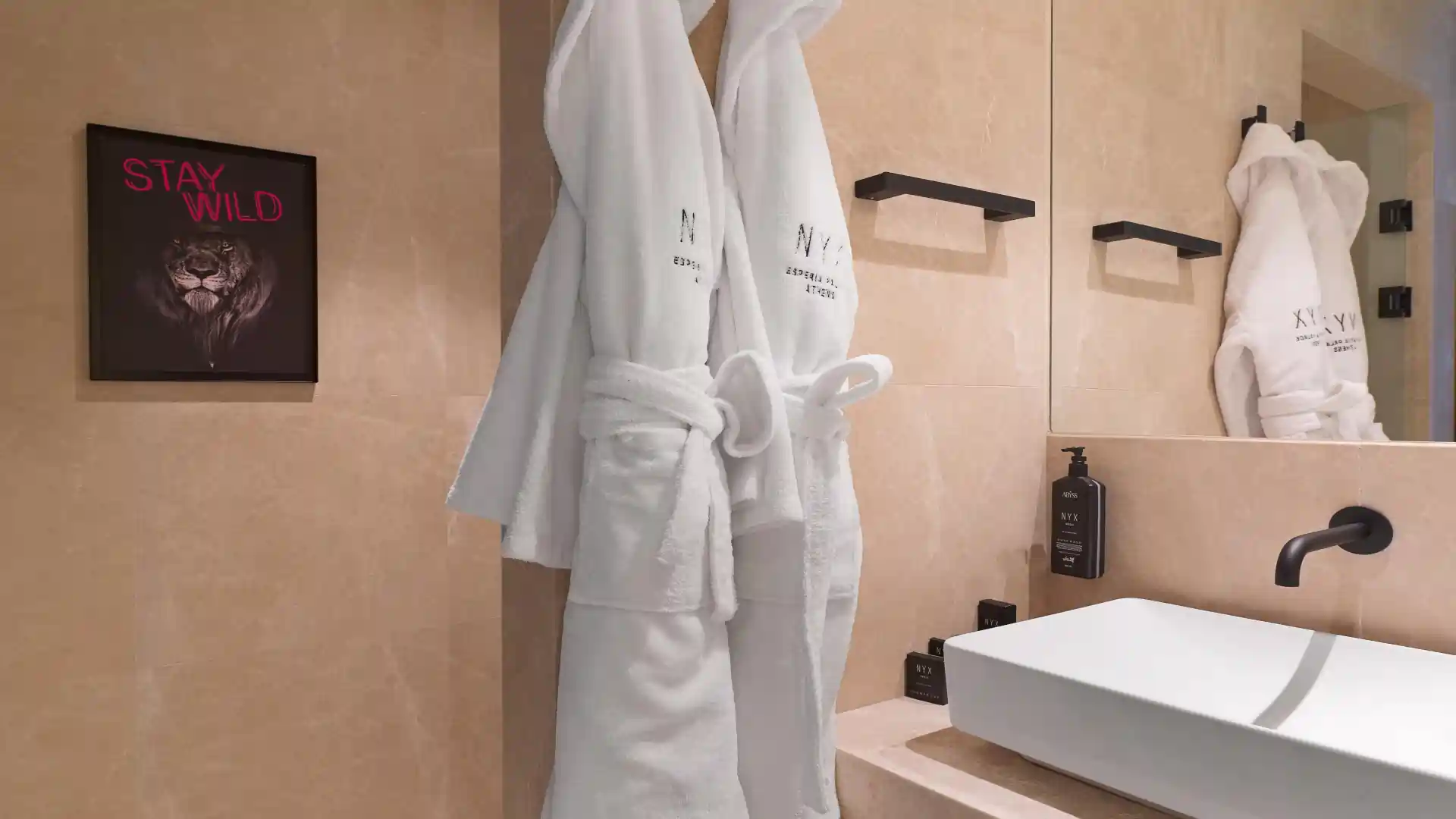 Δωμάτιο «Deluxe Acropolis Room with Lounge Access»