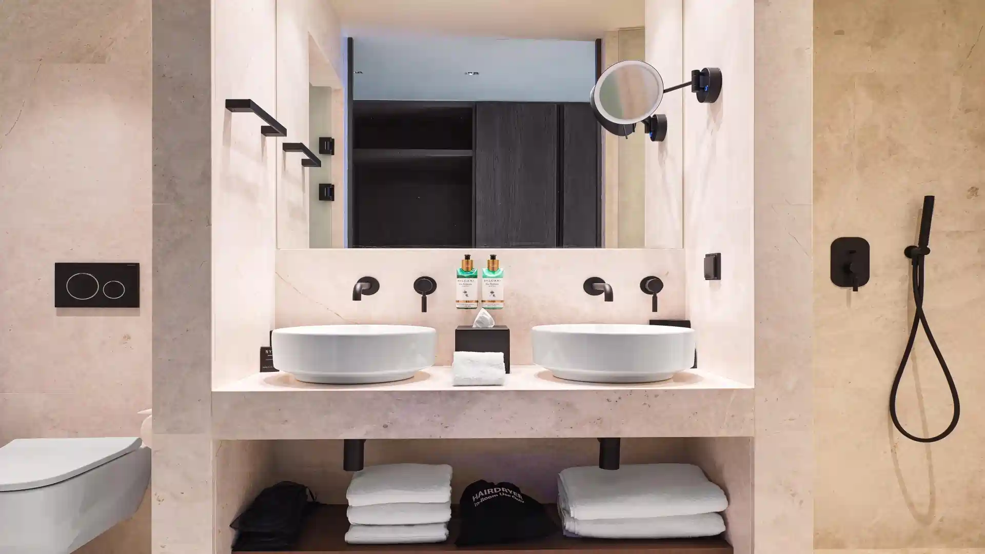 Σουίτα «NYX Executive Suite with Lounge Access»