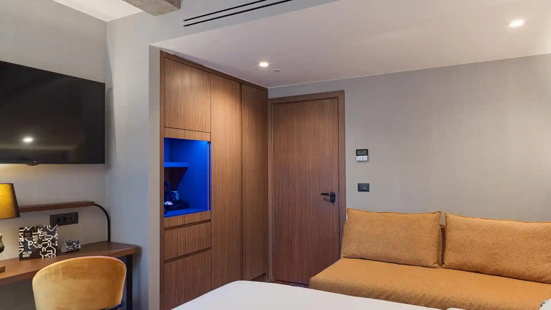 Τρίκλινο Δωμάτιο «Space»