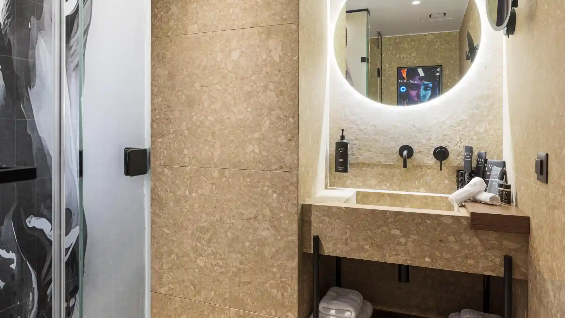 Τρίκλινο Δωμάτιο «Space»